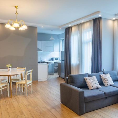 Apartment By The Sheraton Батуми Экстерьер фото