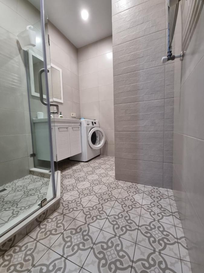 Apartment By The Sheraton Батуми Экстерьер фото