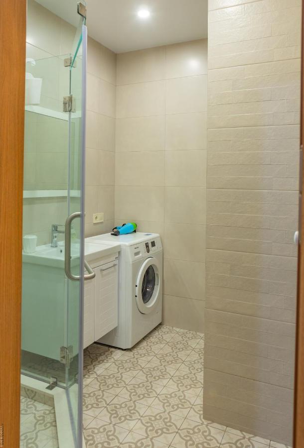 Apartment By The Sheraton Батуми Экстерьер фото