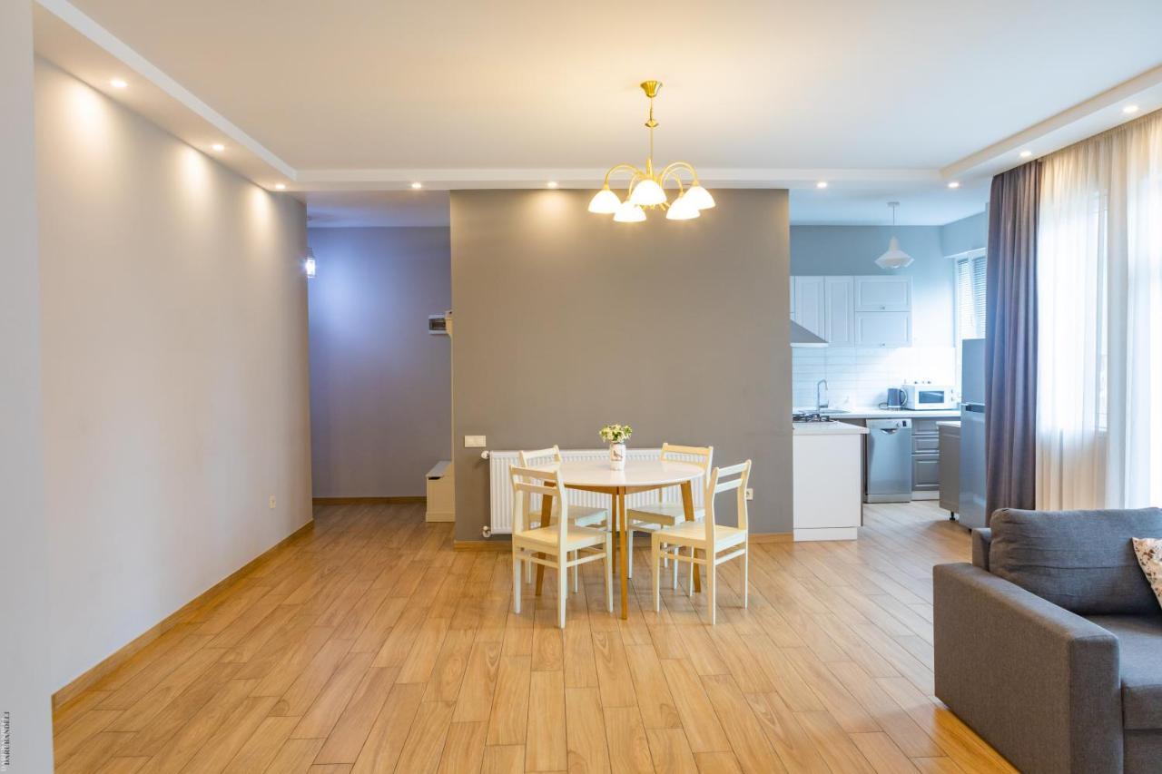Apartment By The Sheraton Батуми Экстерьер фото