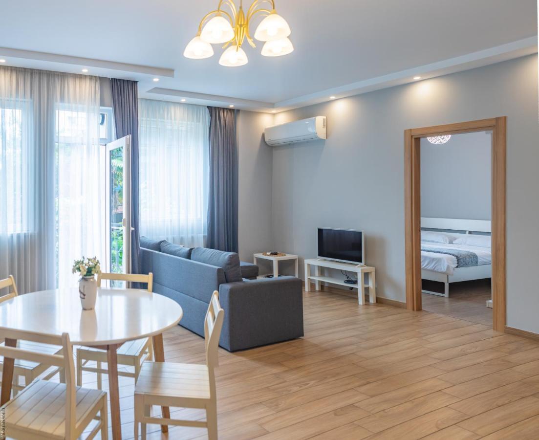 Apartment By The Sheraton Батуми Экстерьер фото