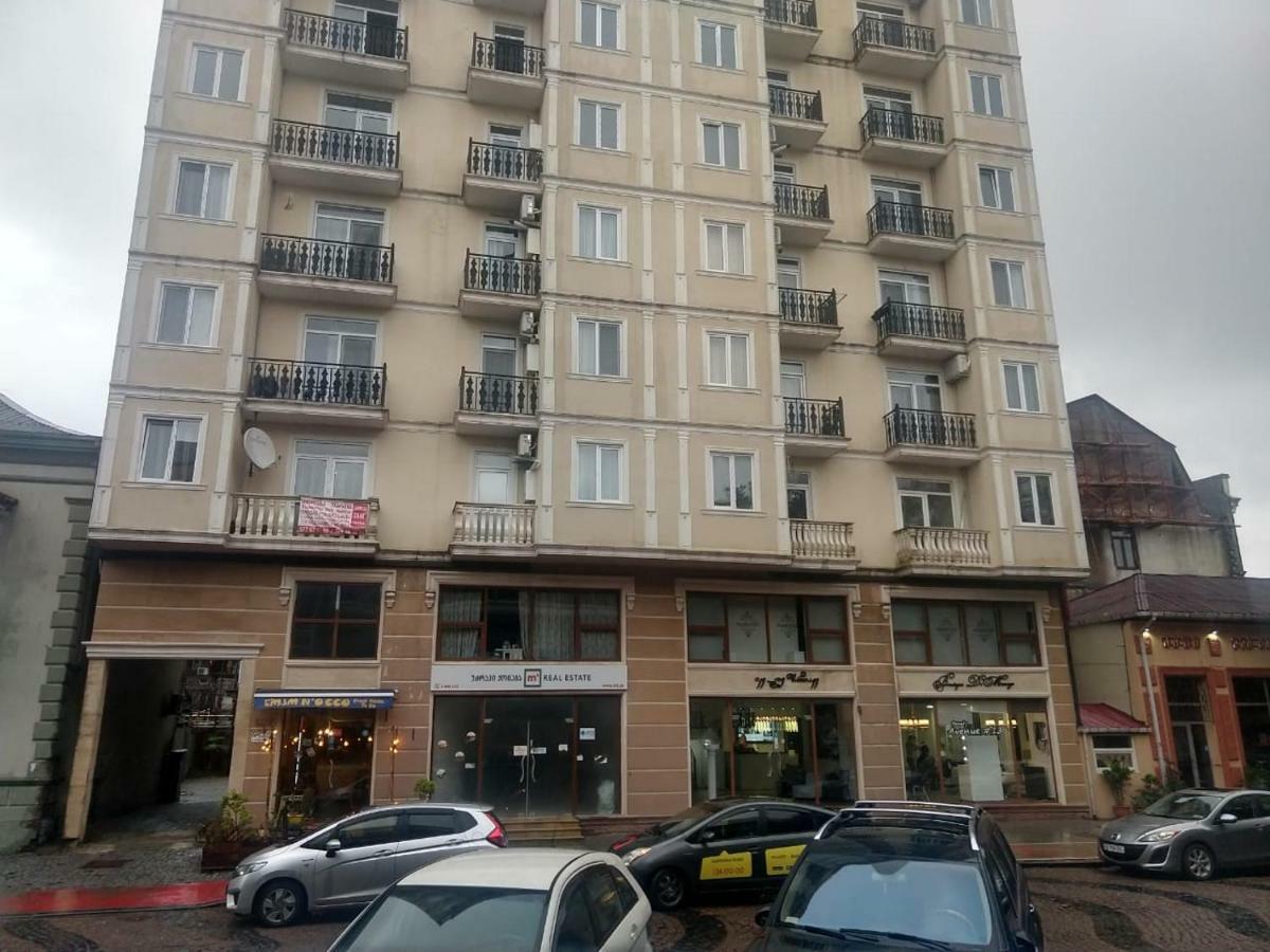 Apartment By The Sheraton Батуми Экстерьер фото